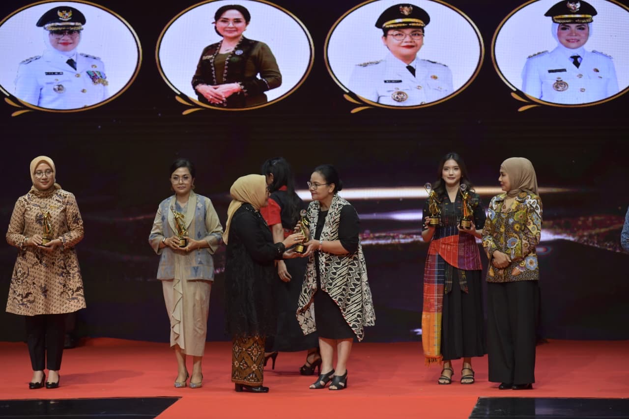 foto Berita Terima Penghargaan Woman of Social Impact, Agustina Wilujeng: Ini untuk Seluruh Perempuan Kota Semarang