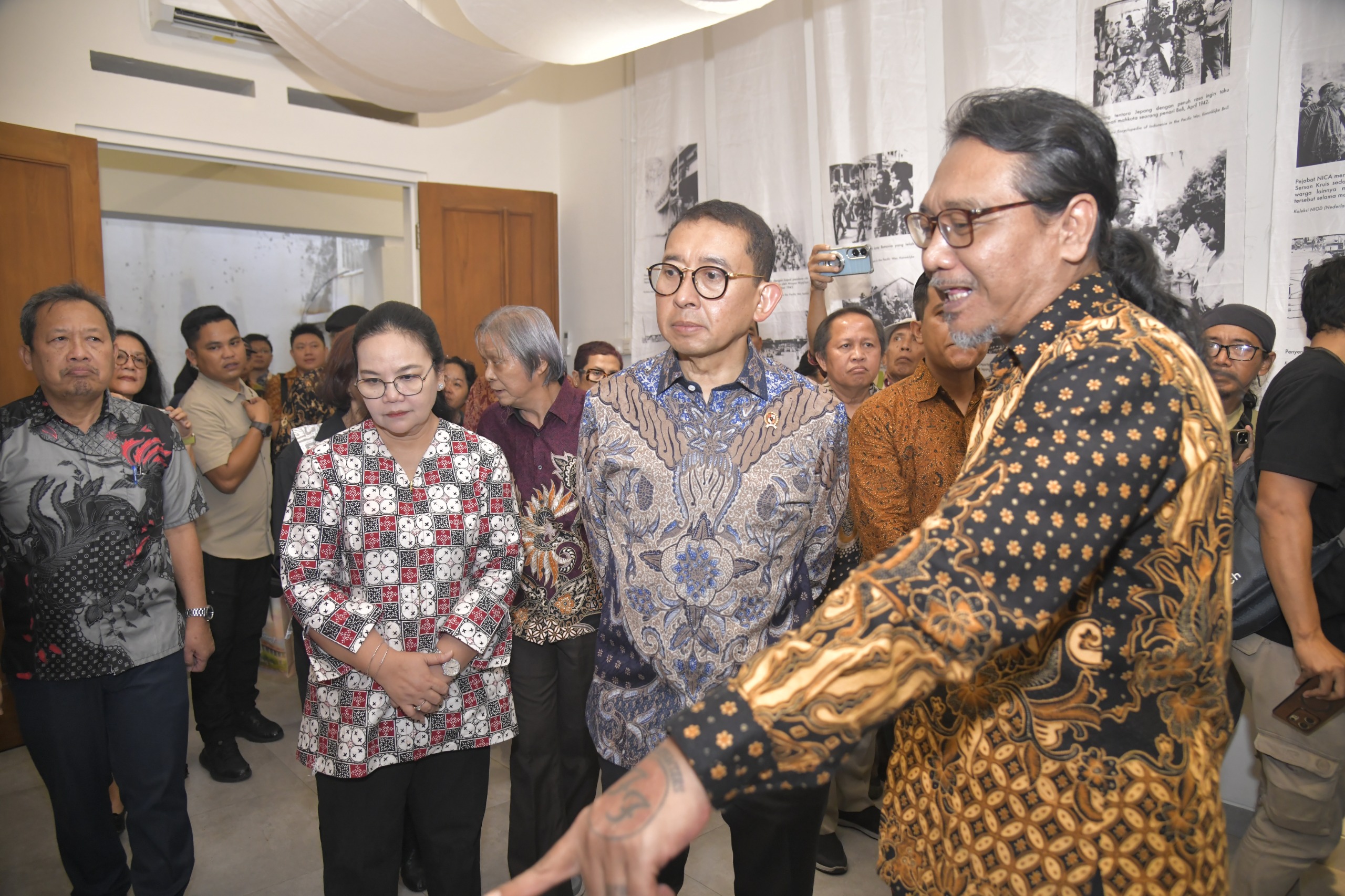 foto Berita Lewat Pameran Filateli Wali kota Agustina dan Menteri Kebudayaan RI Fadli Zon Tegaskan Pentingnya Merawat Memori Bangsa
