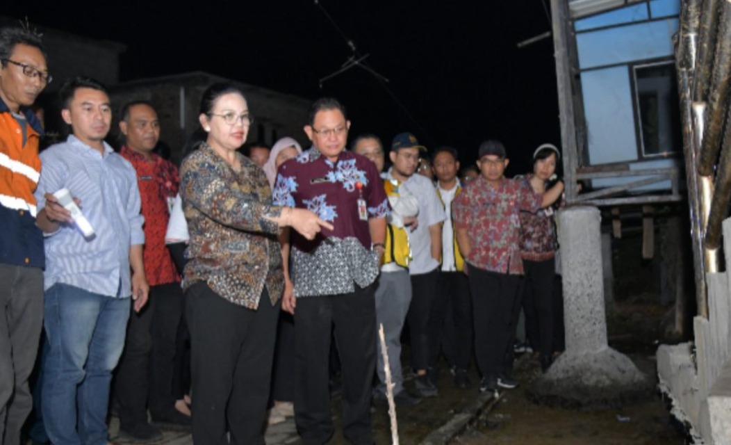 foto Berita Tinjau Tambak Lorok Agustina Siapkan Penanganan untuk Kurangi Dampak Rob