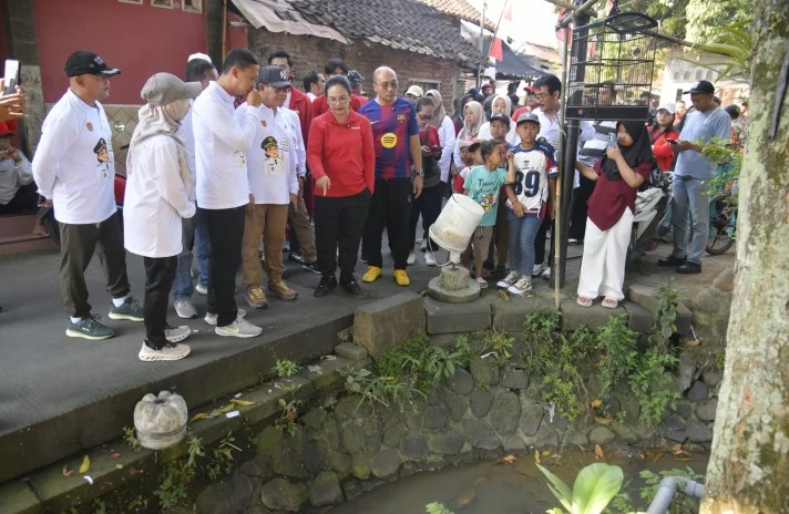 foto Berita Temui Warga Mangkang Wali Kota Agustina Intervensi Sektor Kesehatan Hunian hingga Pengairan