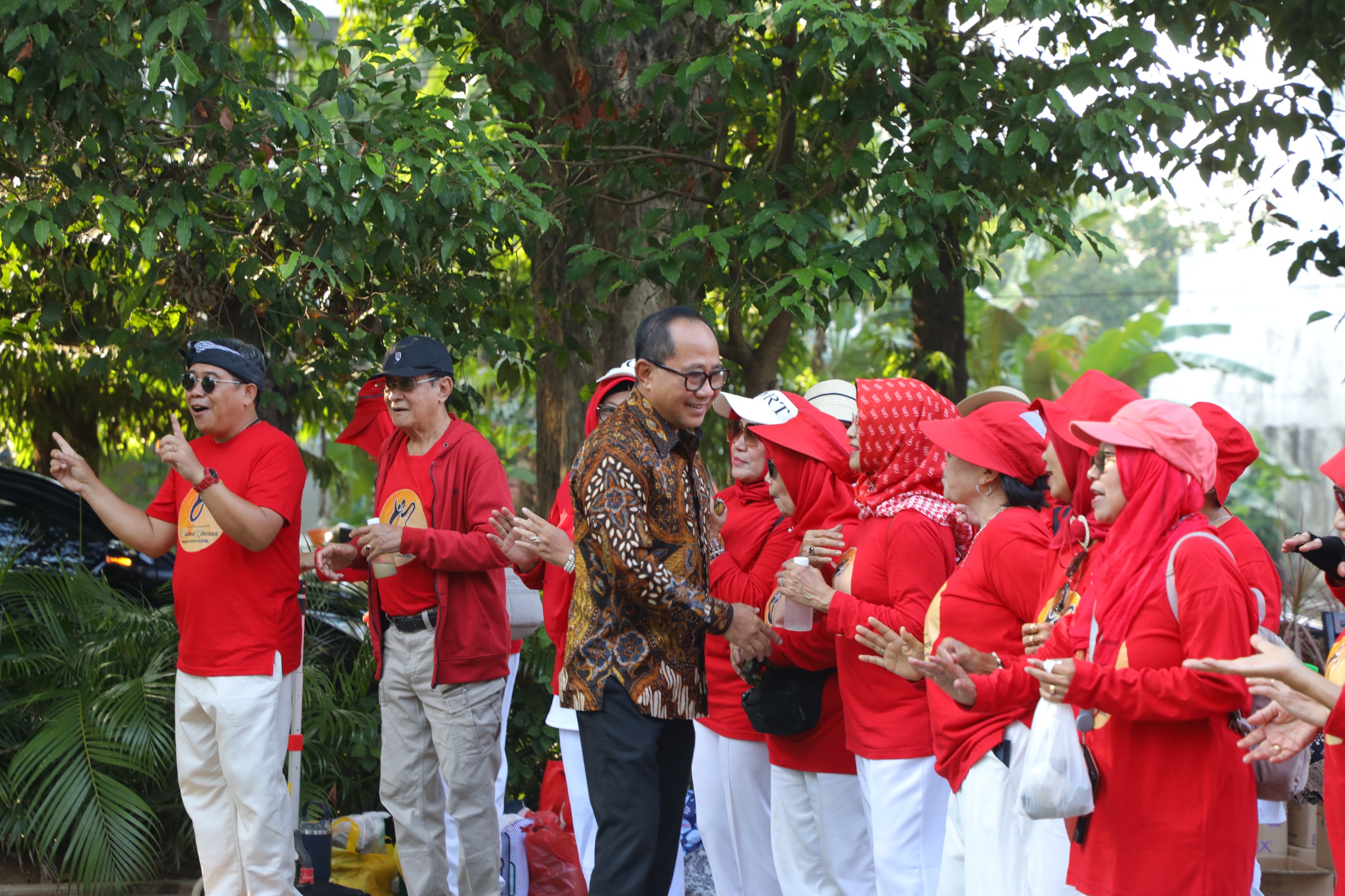 foto Berita Semarakkan HUT RI Wakil Wali Kota Semarang Iswar Aminuddin ke Lansia Ojo Nglokro Mung Merga Wes Pensiun