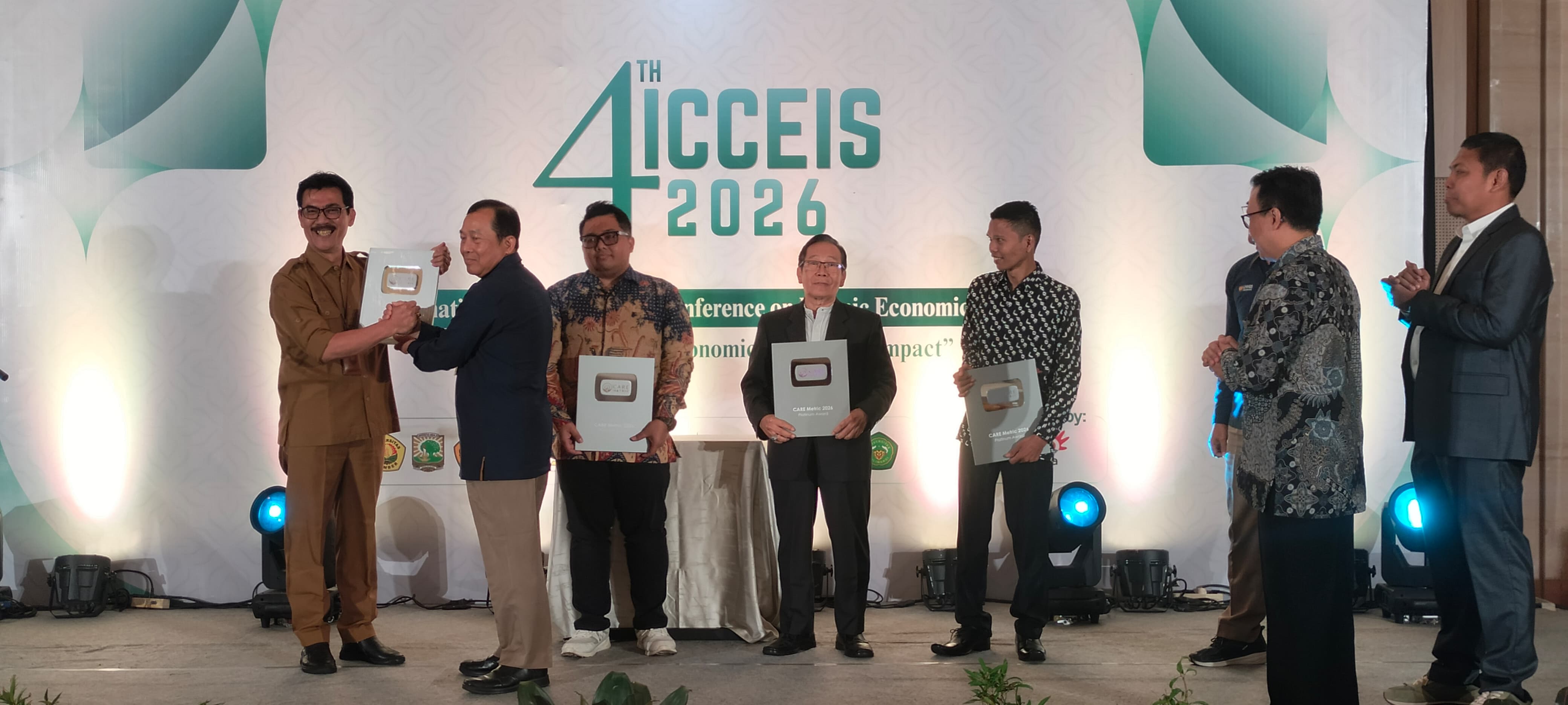 foto Berita Raih Platinum Award CARE METRIC 2026 Wali Kota Semarang Agustina Wilujeng Perkuat Transformasi Organisasi