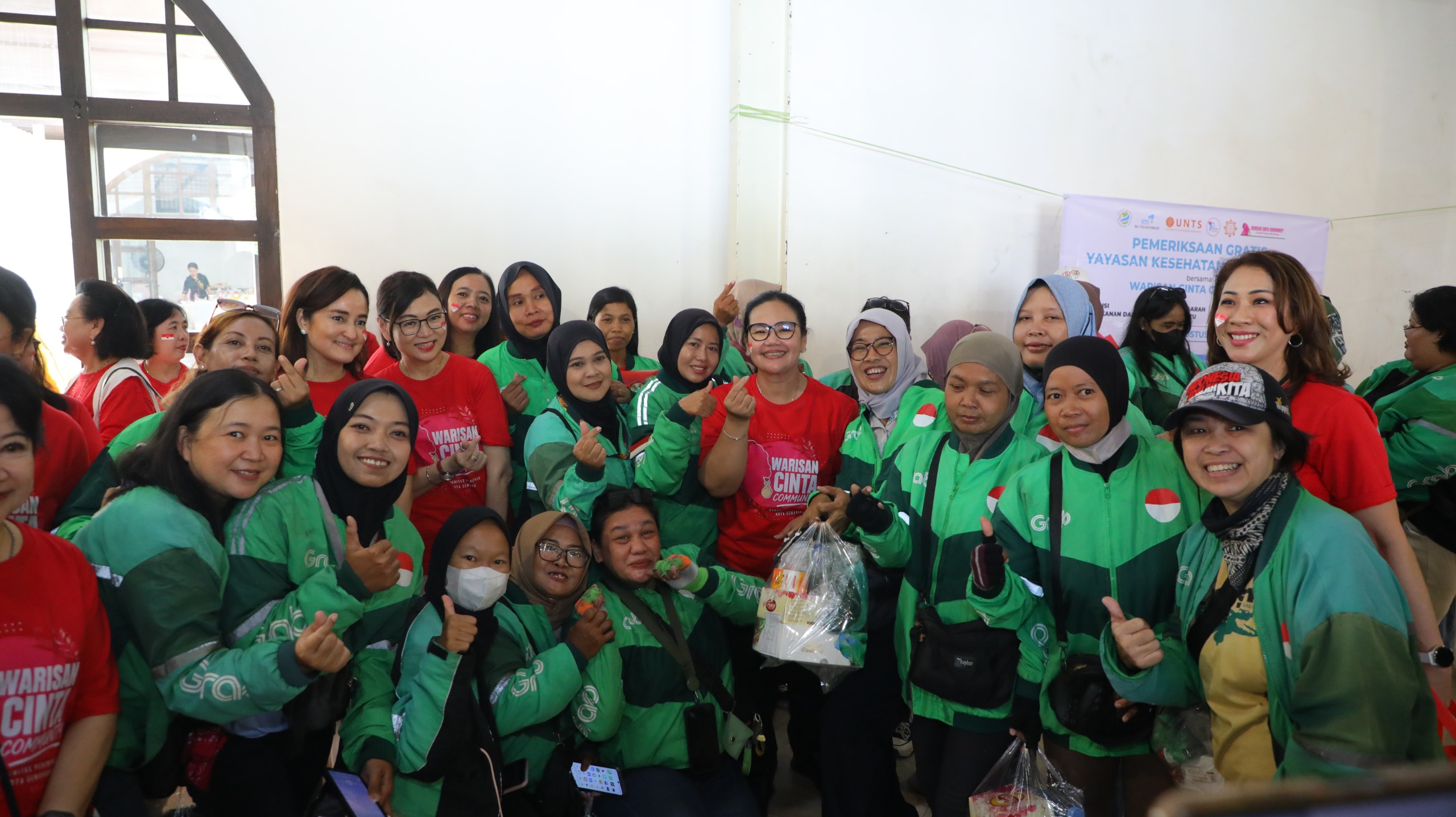 foto Berita Wali Kota Semarang Agustina Gandeng Warisan Cinta Community Bantu 100 Ojol Perempuan