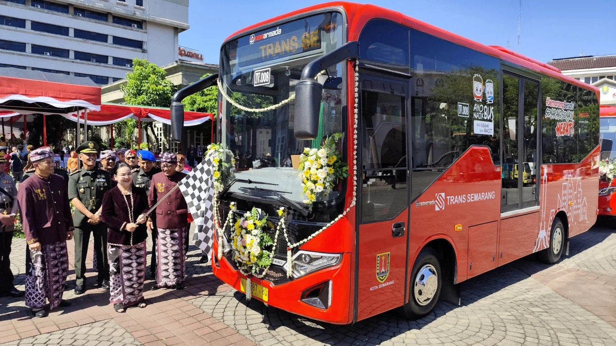 foto Berita Peremajaan Armada Trans Semarang Antar Dishub Kota Semarang Raih Penghargaan Tingkat Nasional