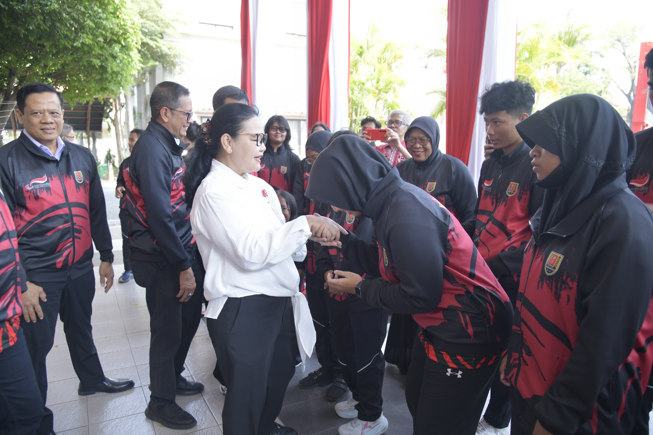 foto Berita Wali Kota Agustina Lepas Atlet PEPARPEDA Semarang Tegaskan Komitmen Kota Inklusif