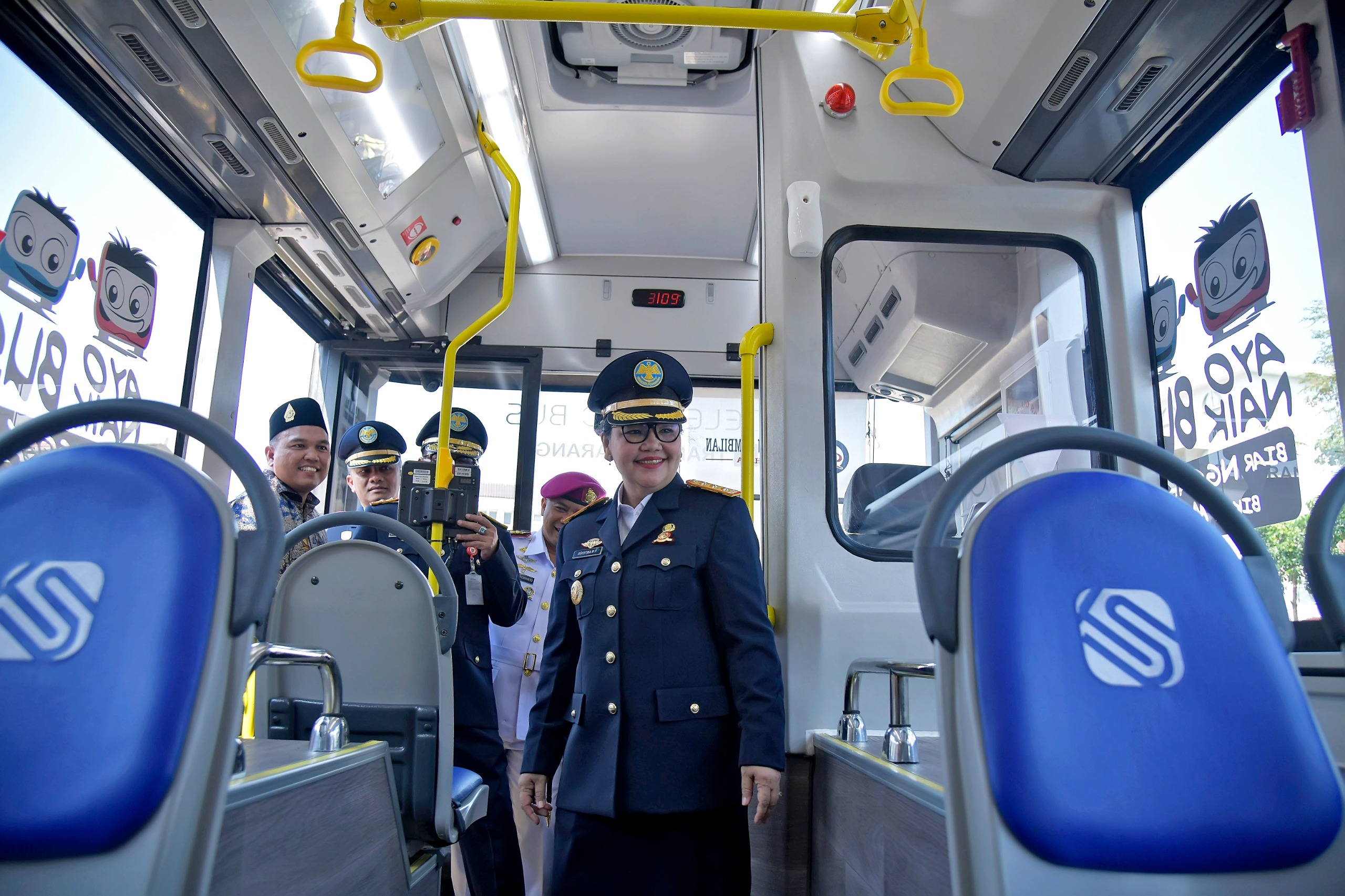 foto Berita  27 Bus Listrik Mulai Layani Trans Semarang Wali Kota Agustina Wilujeng Dorong Transportasi Bersih 