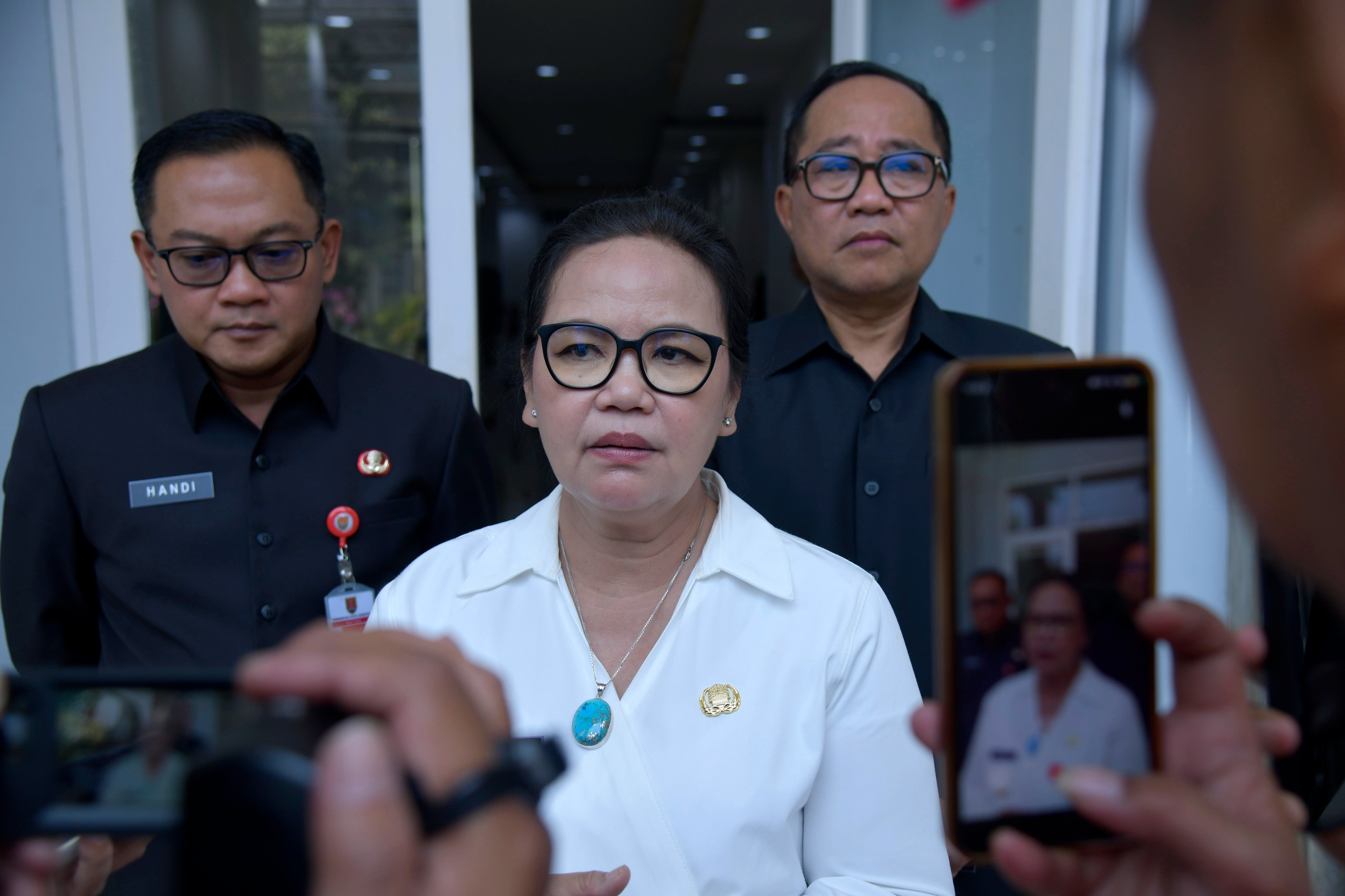 foto Berita Wali Kota Semarang Agustina Imbau Warga Waspada Kabut Asap Kebakaran TPA Jatibarang