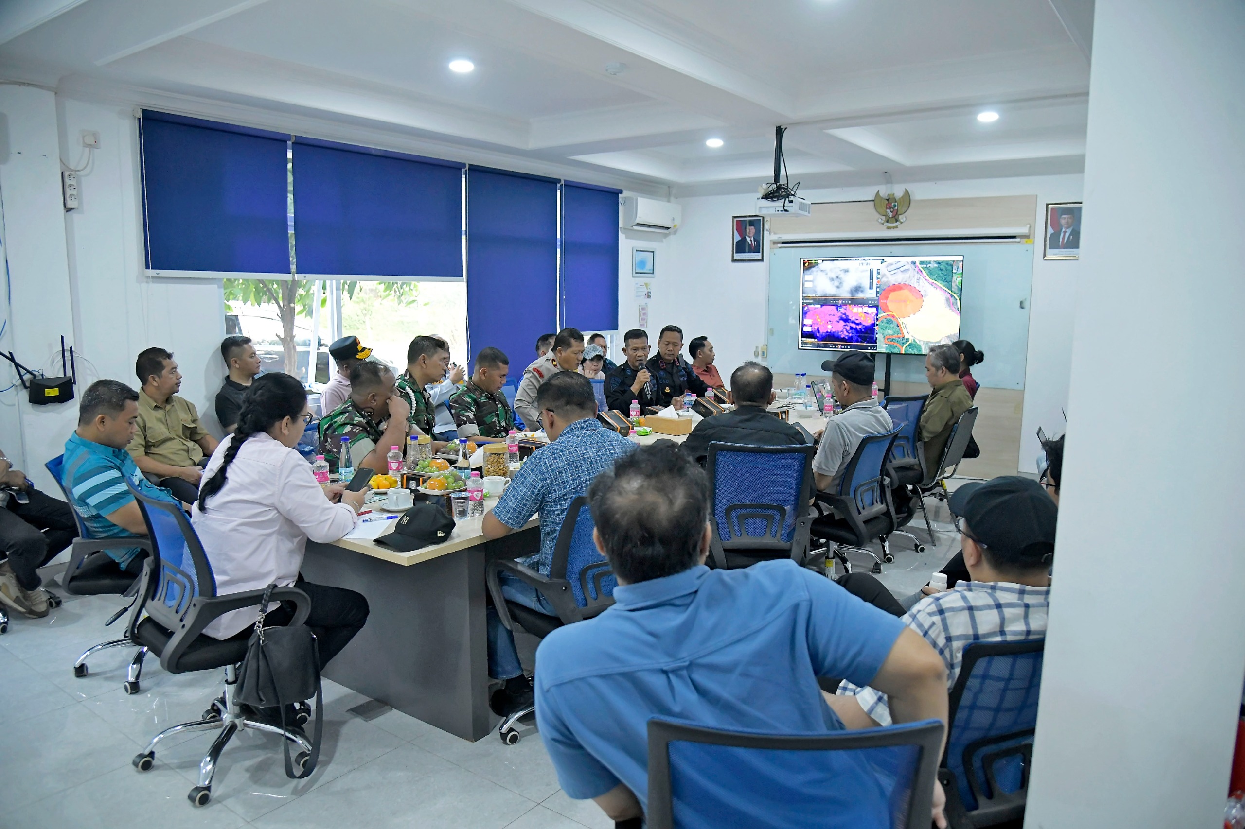 foto Berita Wali Kota Semarang Agustina Ucapkan Terimakasih Kepada Brimob Atas Bantuan Deteksi Titik Api TPA Jatibarang dengan Drone Thermal