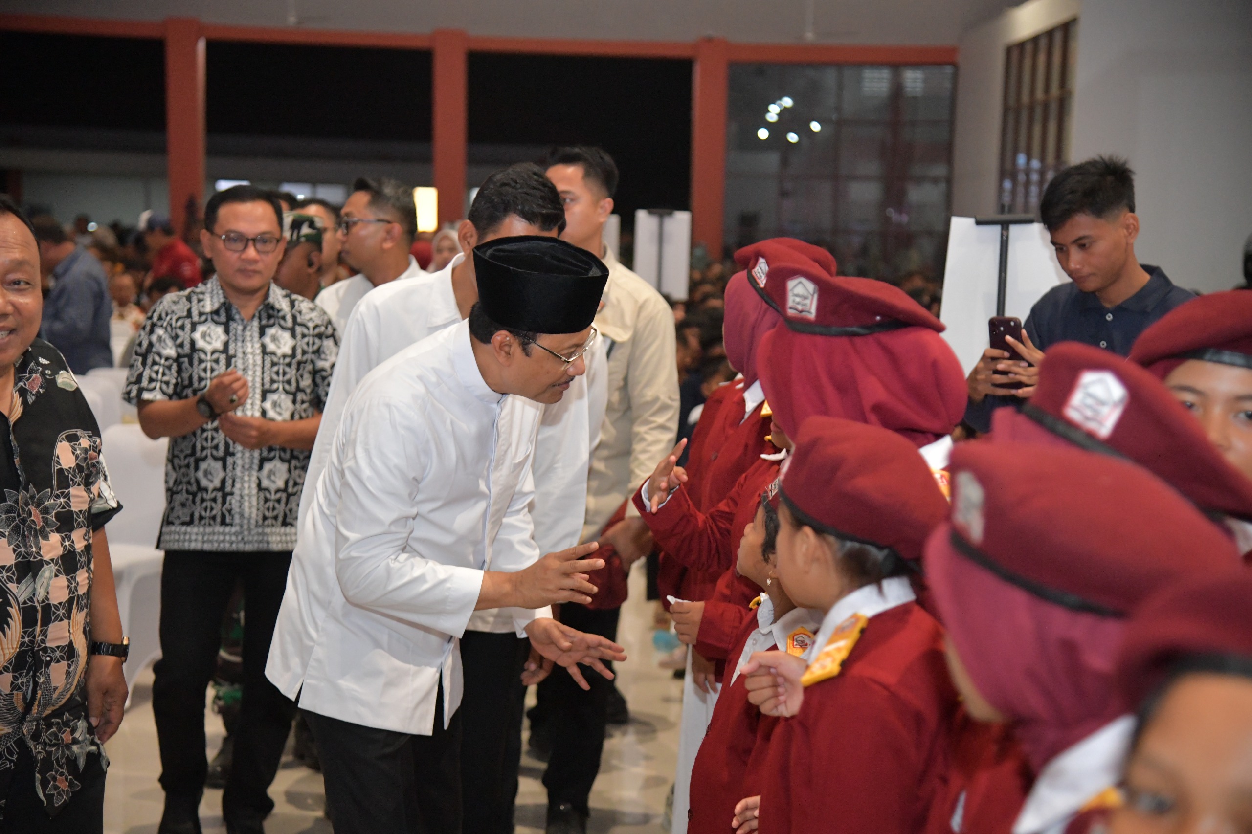 foto Berita Wali Kota Semarang Agustina Wilujeng Kerahkan RT RW Perkuat Perlindungan Sosial melalui Agen Perlinsos