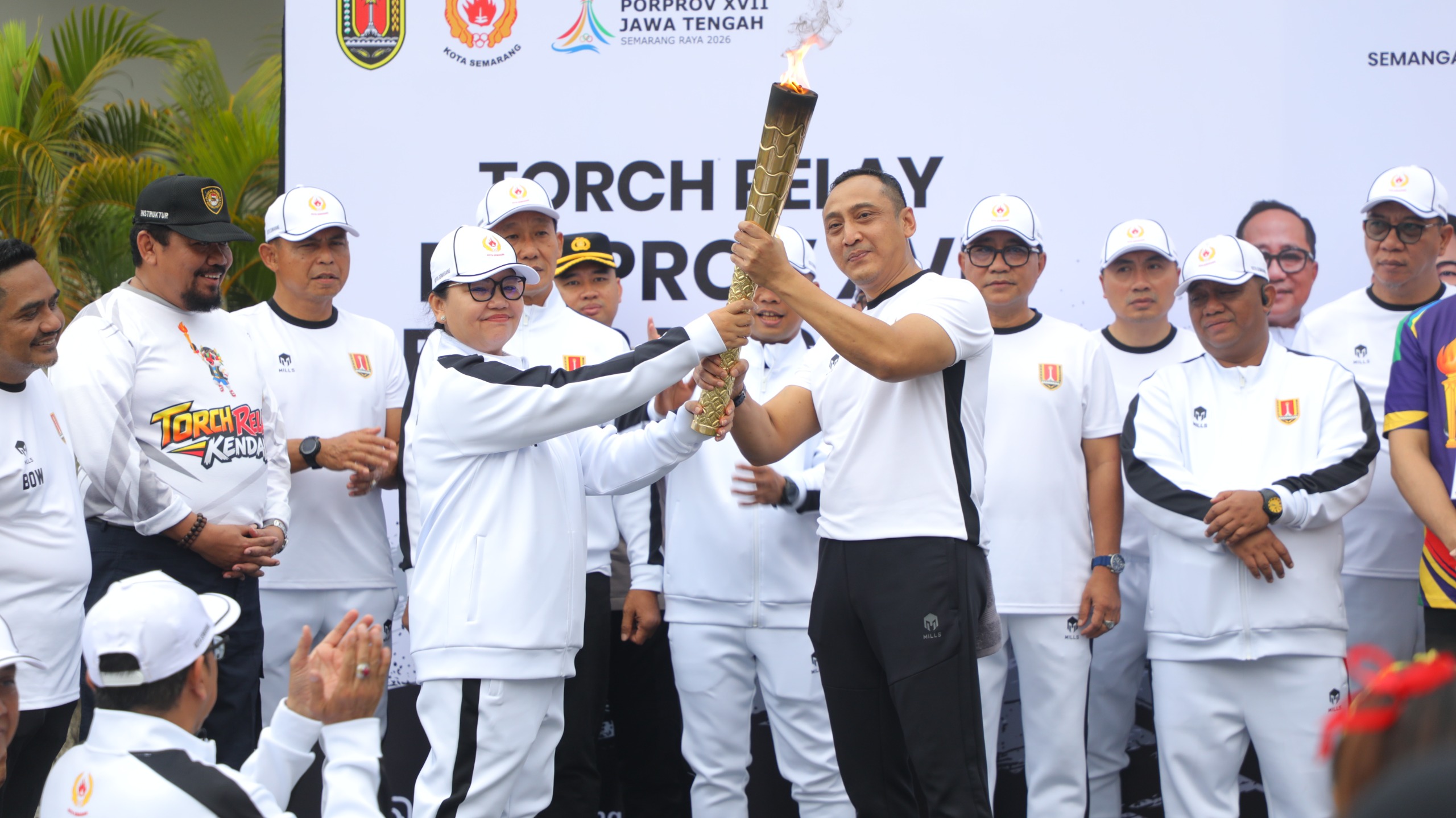 Foto Berita Wali Kota Semarang Agustina Wilujeng Terima Kirab Api Porprov Jateng 2026