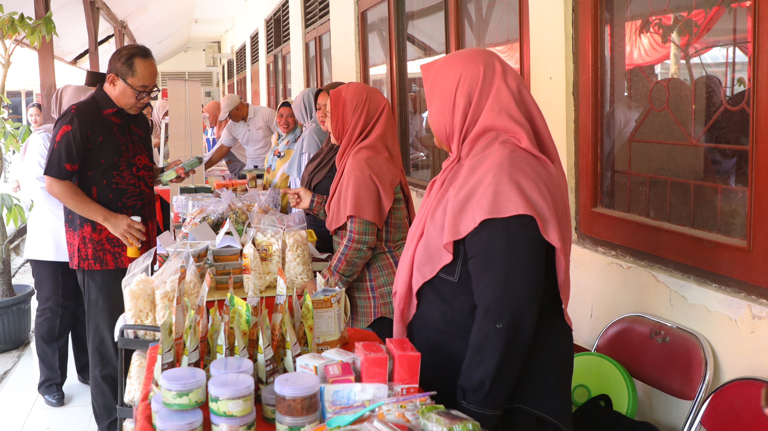 Foto Berita Wali Kota Semarang Agustina Andalkan Pak Rahman dan Kempling Semar untuk Jaga Harga Pangan